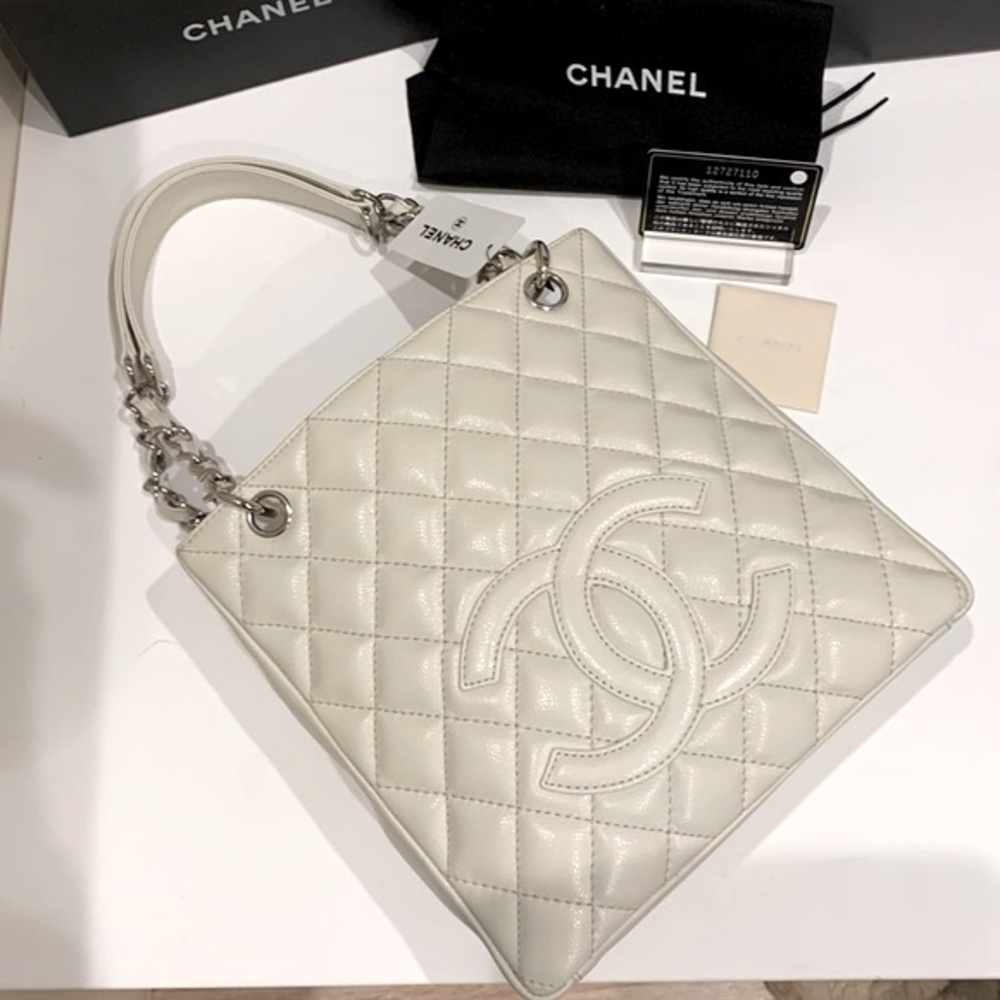 🦄 CHANEL Quilted Off White Bone RARE Color Caviar Leather Shopper Shopping Tote